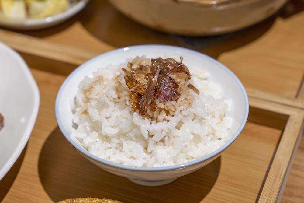 低調路線「精緻台式定食」藏身忠孝復興站　欠吃無比「香酥紅燒豚肉」是最想念的家常味！