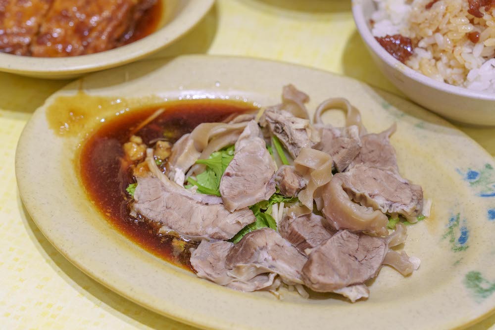 三重美食店小二 ｜在地人激推ㄟ魯肉飯　餐點銅板價正港台灣味