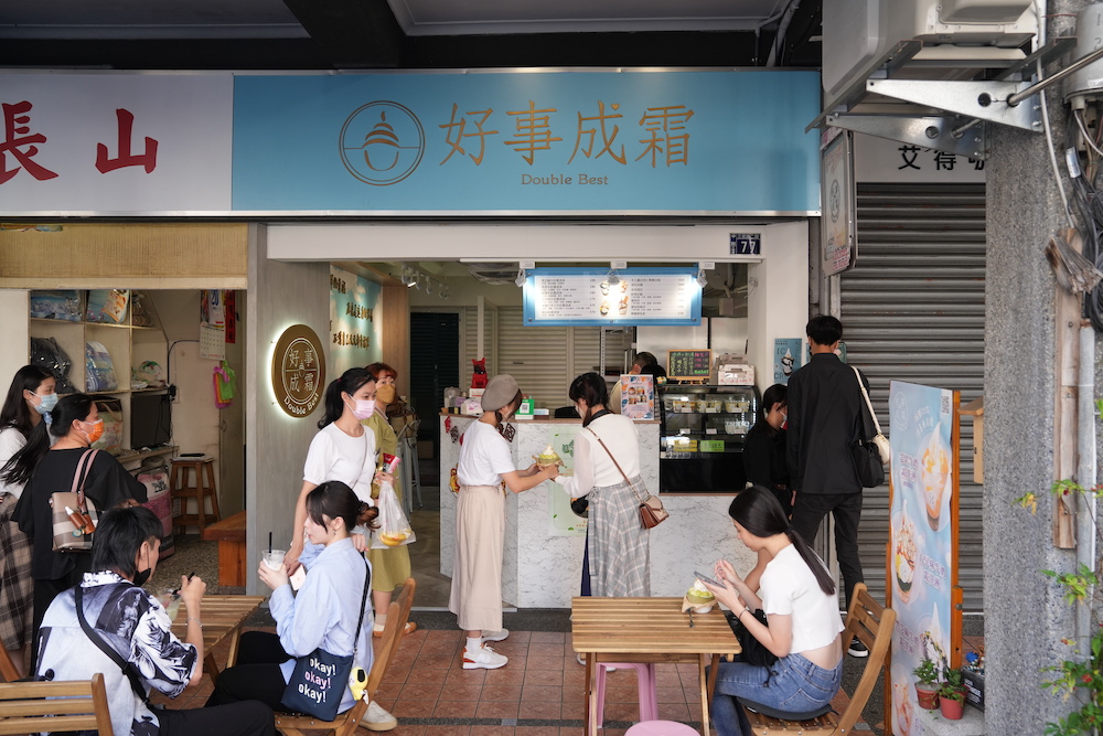 台中第二市場 好事成霜｜季節限定打卡美食「芒果霜淇淋」 還有「哈密瓜霜淇淋」浮誇半顆哈密瓜攏乎哩