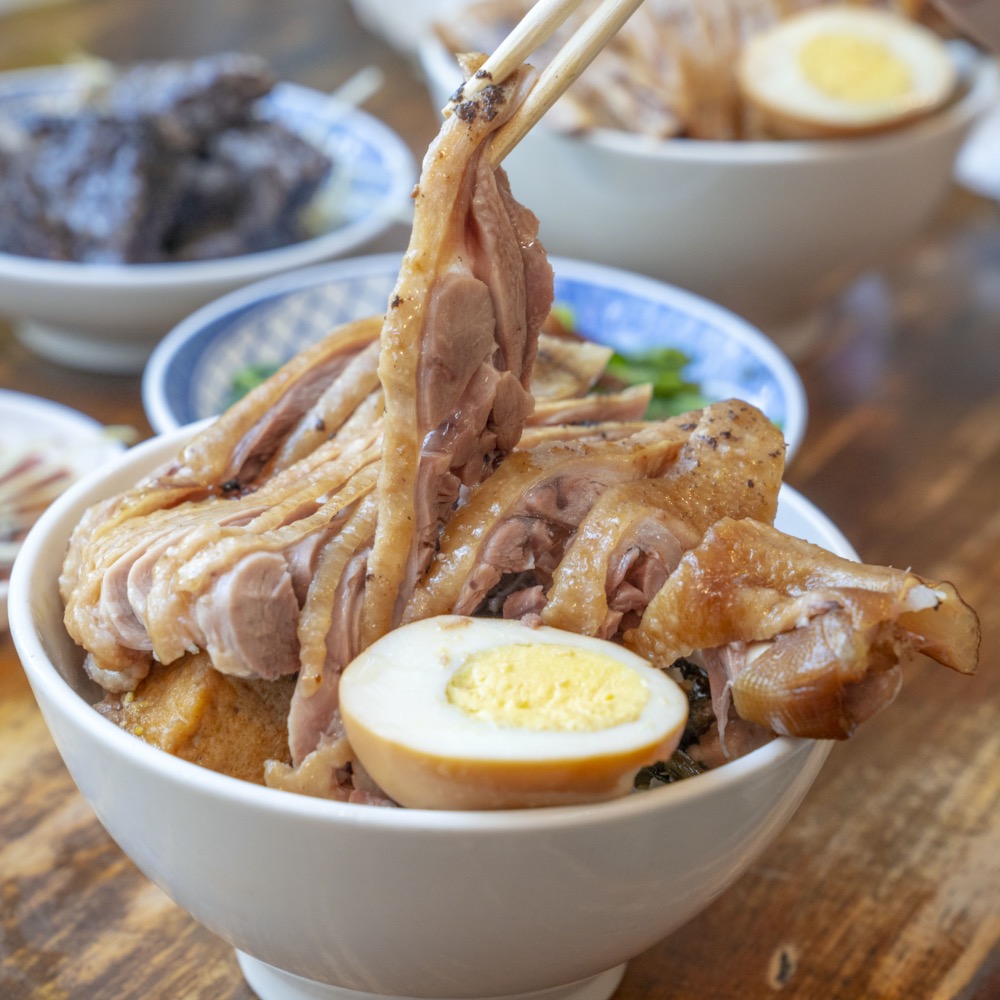 台南美食 鳳姐鴨肉飯｜隱藏版鴨腿飯必吃，每天限量販售！！賣完就沒有了