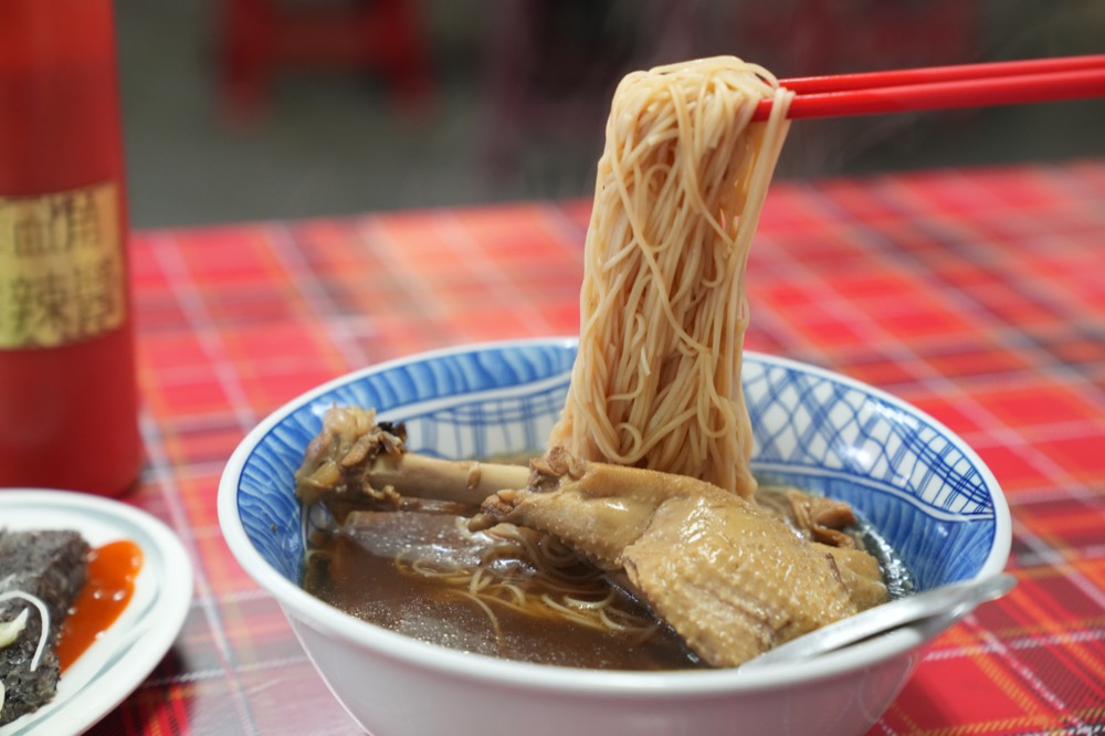 天公廟市場三代經營美食　老鳳山人從小吃到大的當歸湯、軟嫩鴨腿