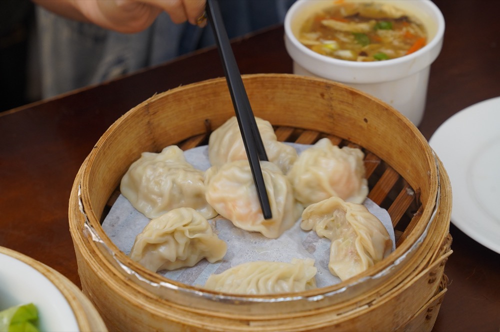 美食／萬芳醫院站美食 福鼎湯包店｜一早就開賣！木柵平價版星級湯包　蒸餃專賣　小心噴汁！