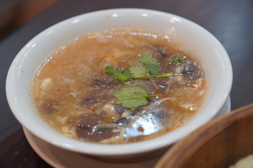 基隆美食 基隆玥成上海湯包｜基隆八斗子人氣餐館，絲瓜蝦仁湯包皮薄湯汁多