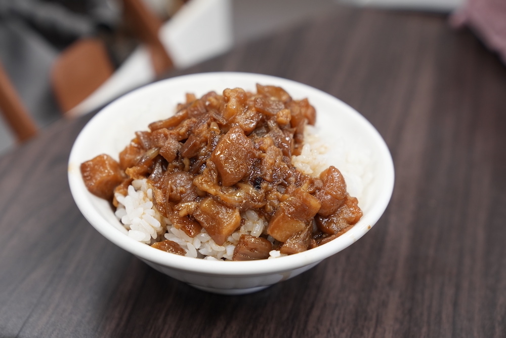 高雄美食 湖東牛肉館｜老饕們一致推薦的「溫體牛肉火鍋」　超驚豔「新鮮牛肉盤」美味上榜米其林必比登！