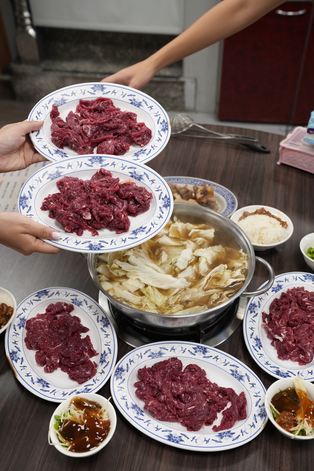 高雄美食 湖東牛肉館｜老饕們一致推薦的「溫體牛肉火鍋」　超驚豔「新鮮牛肉盤」美味上榜米其林必比登！