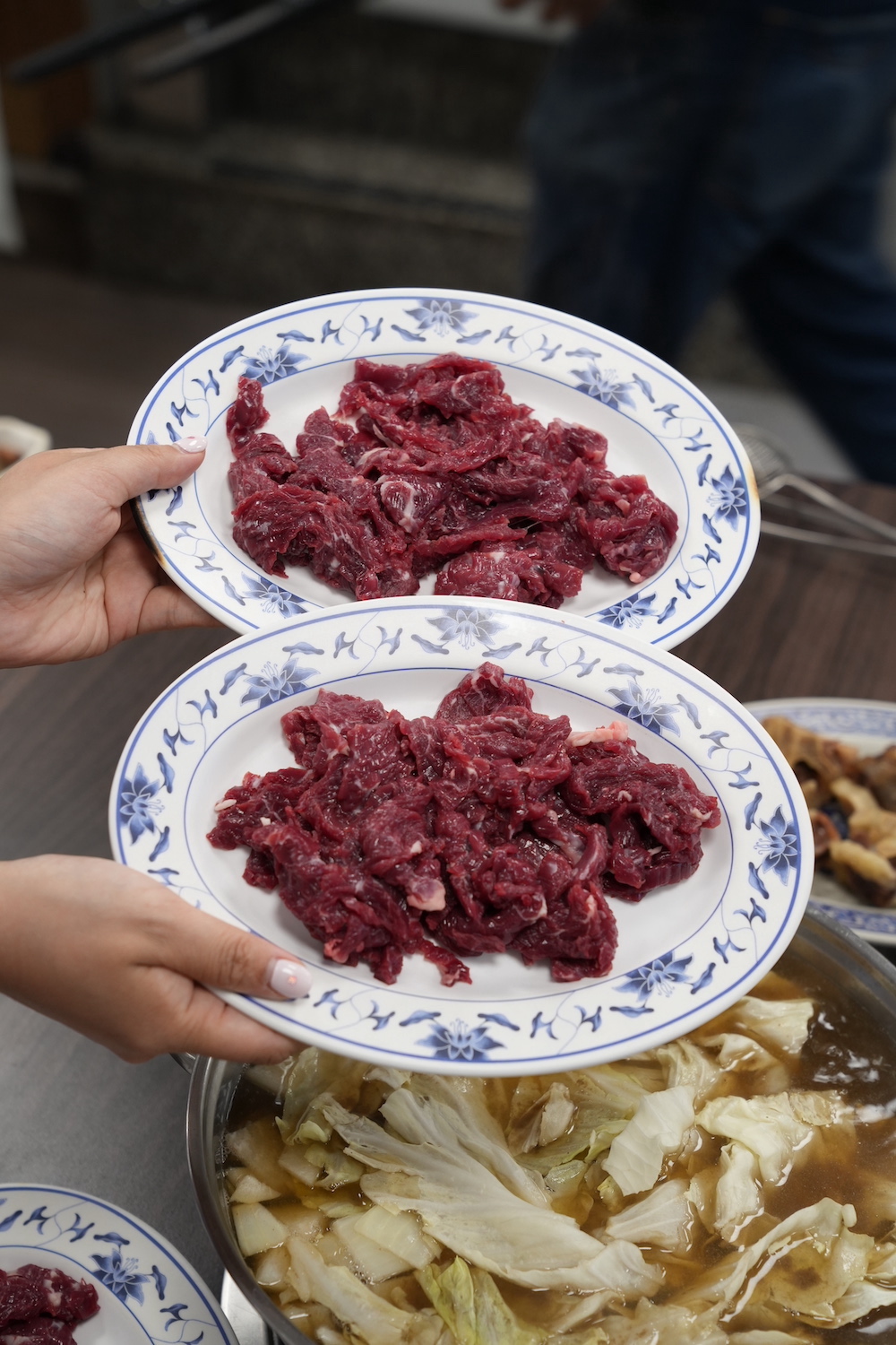 高雄美食 湖東牛肉館｜老饕們一致推薦的「溫體牛肉火鍋」　超驚豔「新鮮牛肉盤」美味上榜米其林必比登！