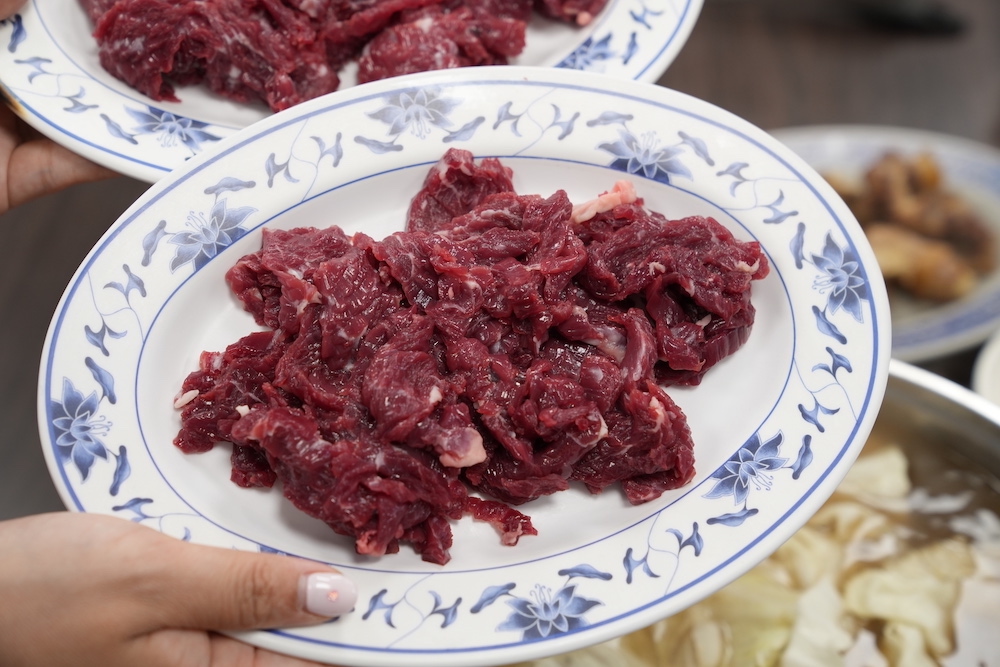 高雄美食 湖東牛肉館｜老饕們一致推薦的「溫體牛肉火鍋」　超驚豔「新鮮牛肉盤」美味上榜米其林必比登！