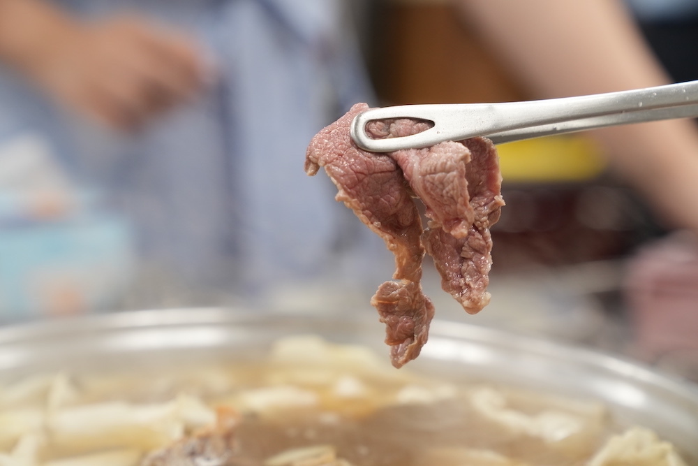 高雄美食 湖東牛肉館｜老饕們一致推薦的「溫體牛肉火鍋」　超驚豔「新鮮牛肉盤」美味上榜米其林必比登！