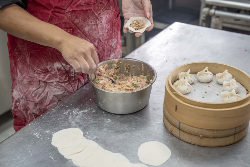 高雄美食 福園北方館｜麵食控必收藏！手工製作豬肉餡餅超多汁　一窩絲淋上煉乳太邪惡