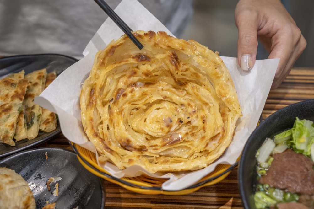 高雄美食 福園北方館｜麵食控必收藏！手工製作豬肉餡餅超多汁　一窩絲淋上煉乳太邪惡