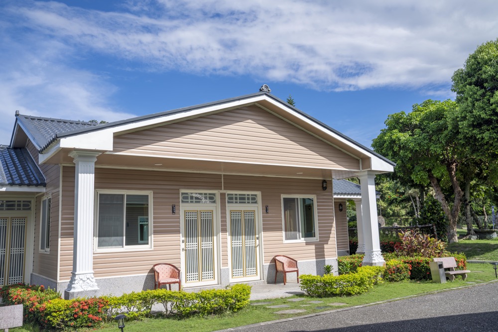 旅遊／花蓮吉安住宿 南海度假莊園 ｜獨享小木屋超享受！一走進去就能感受芬多精原木香氣～