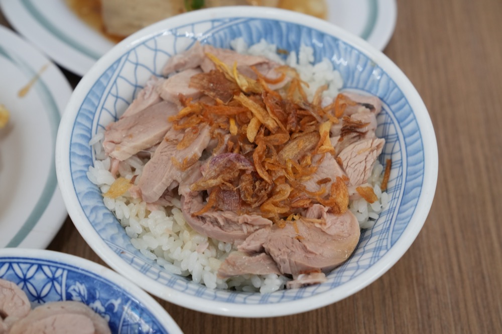 嘉義公園火雞肉飯｜火雞肉飯各有所好　這家你不會失望！雞片飯加蛋