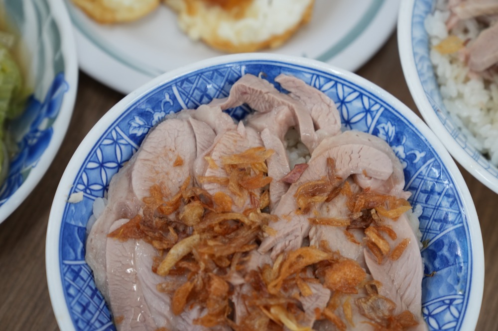 嘉義公園火雞肉飯｜火雞肉飯各有所好　這家你不會失望！雞片飯加蛋