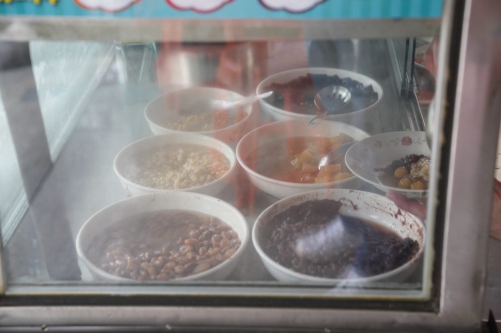 高雄美食 獅甲綠豆湯｜高雄前鎮在地50年老字號　古早味綠豆湯「料多味美」消暑透心涼！