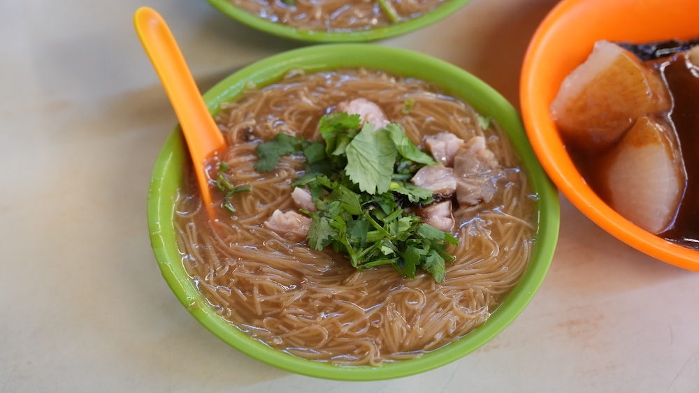 樹林紅麵線，樹林美食，超棒的美味大腸麵線，料超多，口感也很棒，甜不辣也是必吃喔