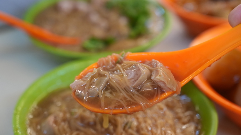 樹林美食 紅麵線｜大腸乾淨不死鹹，口感軟Ｑ 麵線不軟爛，另外甜不辣也超強的啦