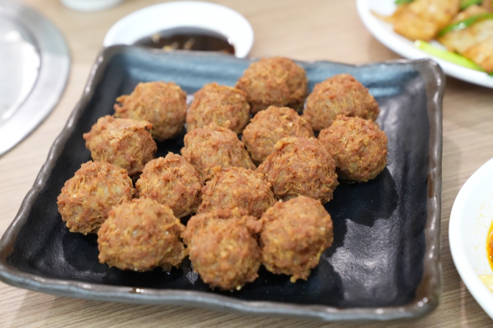 京華餐廳平津涮羊肉｜高雄人私房美食　白菜天然發酵、湯頭溫潤滑順入口