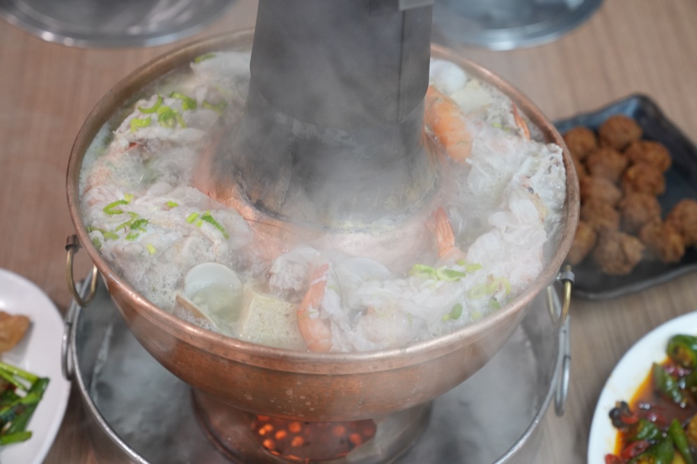京華餐廳平津涮羊肉，高雄美食，民國38年就開的美味涮羊肉，不預約吃不到