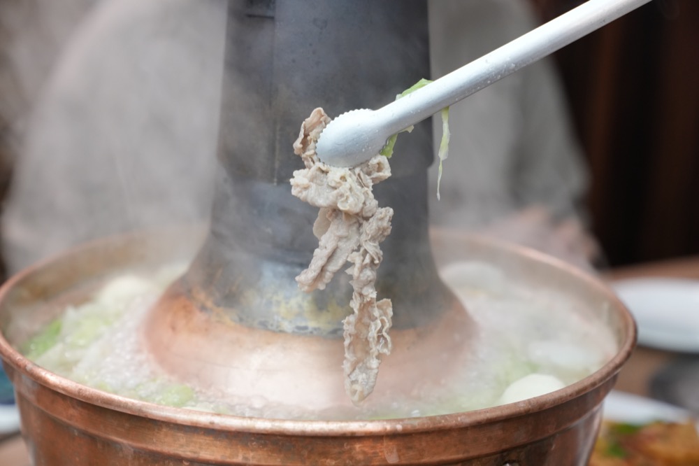 京華餐廳平津涮羊肉｜高雄人私房美食　白菜天然發酵、湯頭溫潤滑順入口