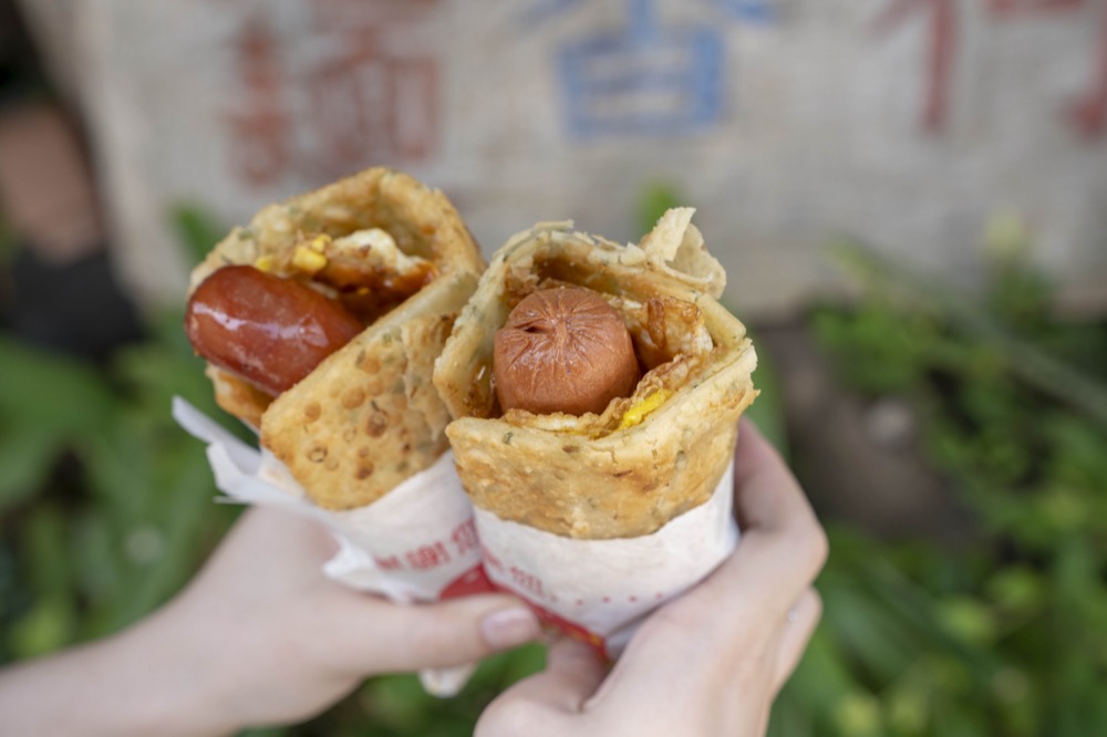 金門美食 合泉購物中心｜金門必吃巷弄美食「蛋狗 蛋香 炒泡麵」 超人氣銅板小吃「吃完會想念」！