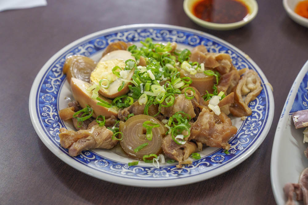 台南美食 賴家滷味麵食｜獨家冰鎮白滷味很涮嘴　口味清爽一吃停不下來