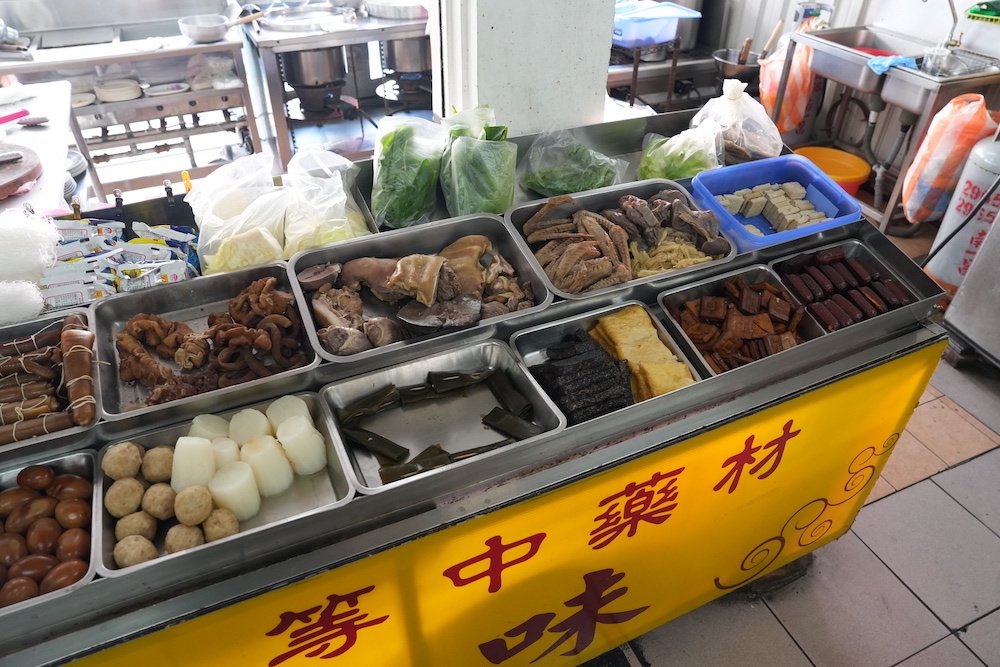 台南美食 賴家滷味麵食｜獨家冰鎮白滷味很涮嘴　口味清爽一吃停不下來