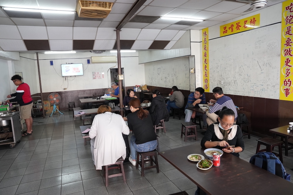 台南美食 賴家滷味麵食｜獨家冰鎮白滷味很涮嘴　口味清爽一吃停不下來