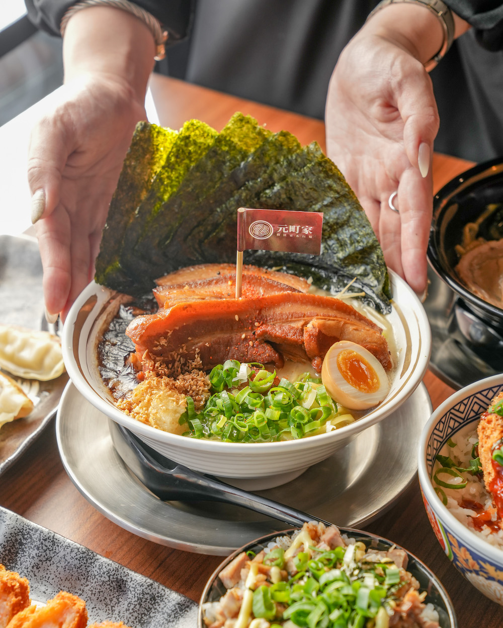 免飛日本也能吃道地拉麵！老饕最愛「 橫濱家系拉麵」