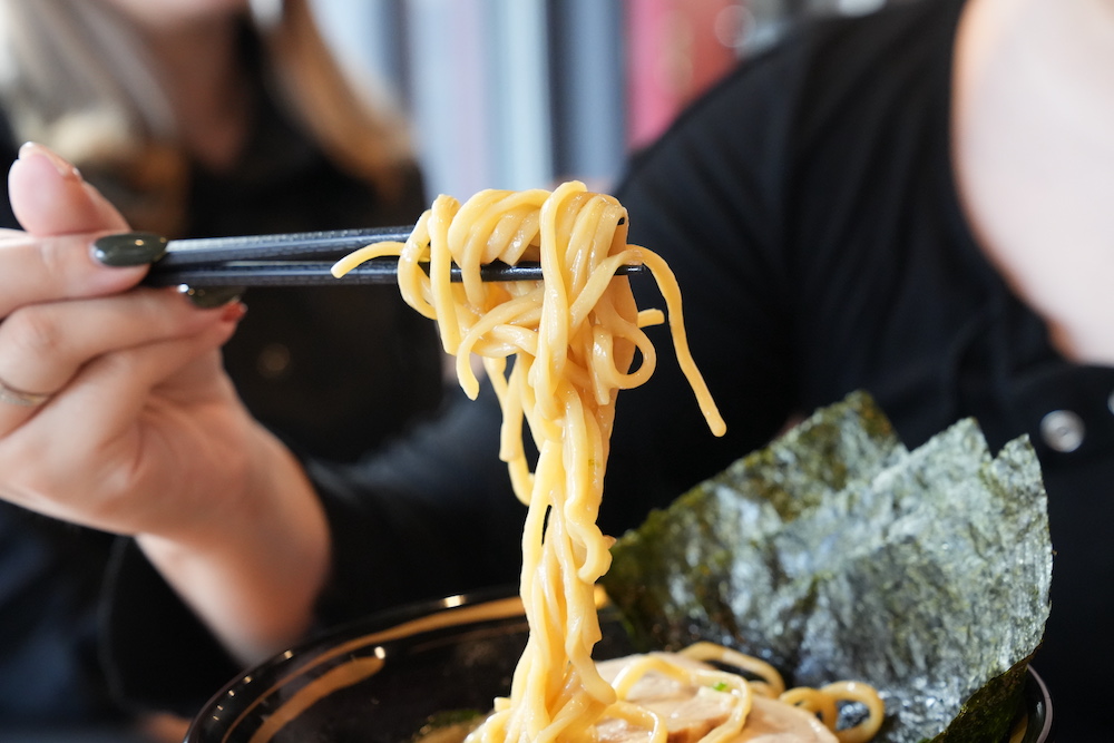 免飛日本也能吃道地拉麵！老饕最愛「 橫濱家系拉麵」