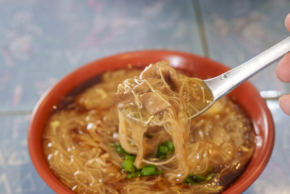 彰化溪湖美食，老屋麵線糊，滿滿膠質俗又大碗的超美味滷肉飯，還有料滿滿的大腸麵線!!