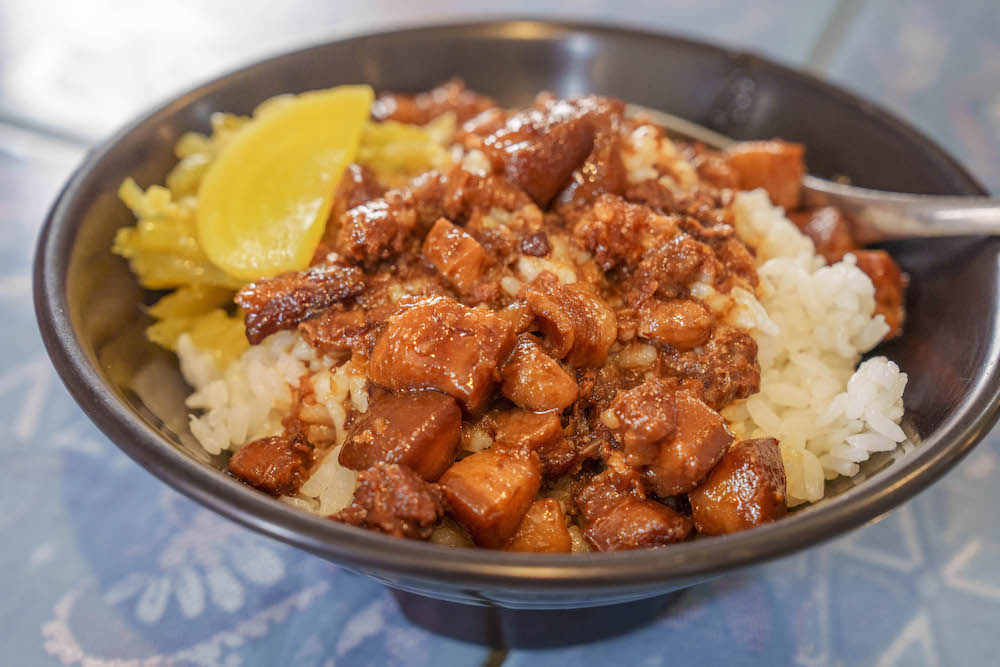 彰化溪湖美食，老屋麵線糊，滿滿膠質俗又大碗的超美味滷肉飯，還有料滿滿的大腸麵線!!