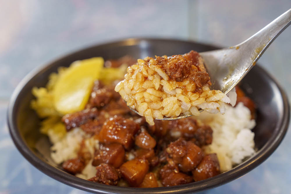 彰化溪湖美食，老屋麵線糊，滿滿膠質俗又大碗的超美味滷肉飯，還有料滿滿的大腸麵線!!