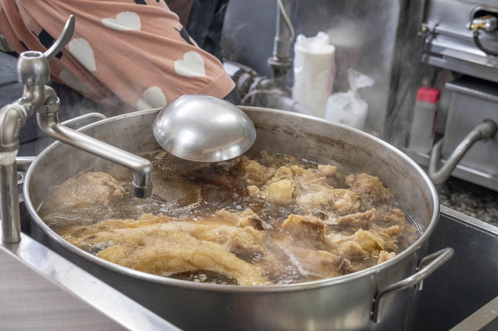 台南牛肉湯 萬林牛肉湯｜湯頭超強的台南溫體牛肉湯　香氣味道濃郁～一看就知道來店的都是識途老馬