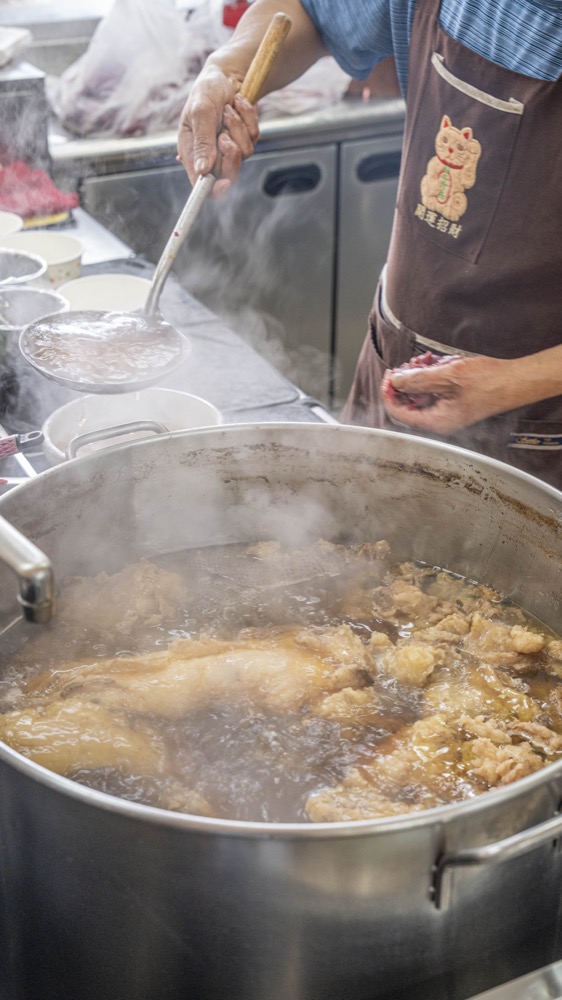 台南牛肉湯 萬林牛肉湯｜湯頭超強的台南溫體牛肉湯　香氣味道濃郁～一看就知道來店的都是識途老馬