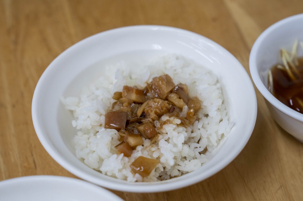 萬林牛肉湯，台南美食，超人氣排隊店的牛肉湯，一定要一大碗才過癮