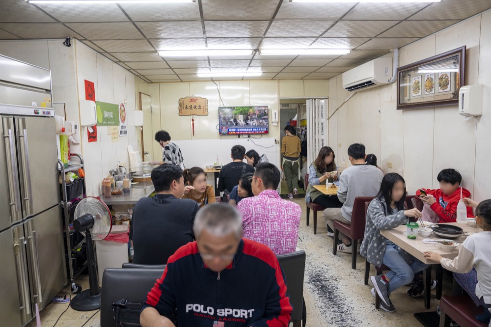 萬林牛肉湯，台南美食，超人氣排隊店的牛肉湯，一定要一大碗才過癮