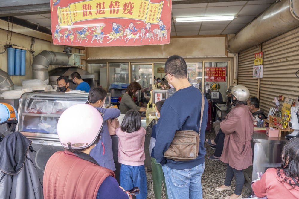 台南牛肉湯 萬林牛肉湯｜湯頭超強的台南溫體牛肉湯　香氣味道濃郁～一看就知道來店的都是識途老馬