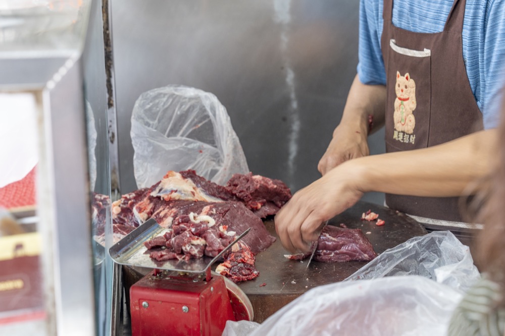 台南牛肉湯 萬林牛肉湯｜湯頭超強的台南溫體牛肉湯　香氣味道濃郁～一看就知道來店的都是識途老馬