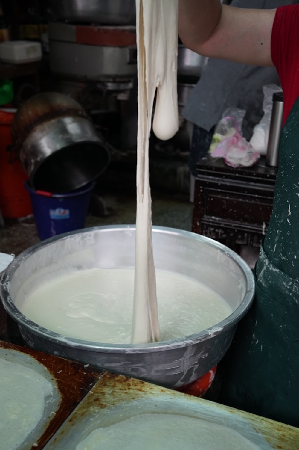 嘉義東市場蔡家班吉潤餅皮｜一甲子的好味道　潤餅手工製作