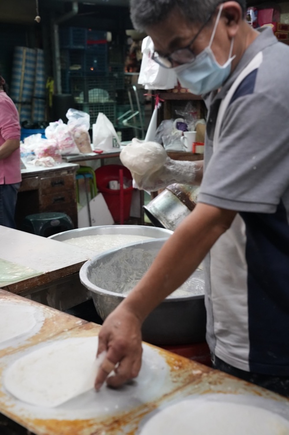 嘉義東市場蔡家班吉潤餅皮｜一甲子的好味道　潤餅手工製作