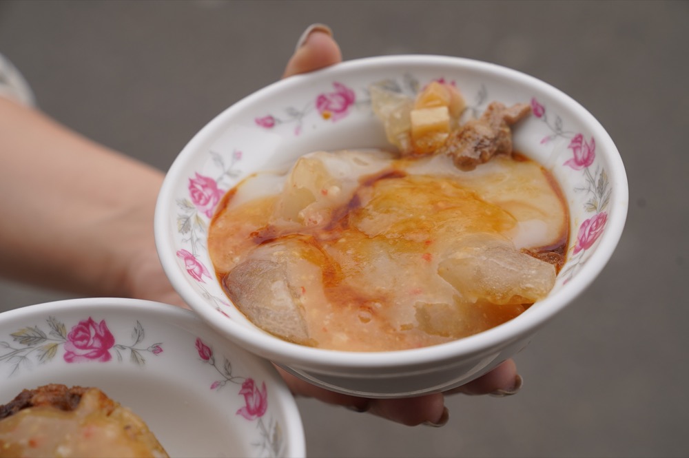 台中東勢美食 崎頭肉丸筒仔米糕｜獨特「陶瓷蒸米糕」用料實在，滿滿蝦米香氣，讓人一試成主顧！｜美食