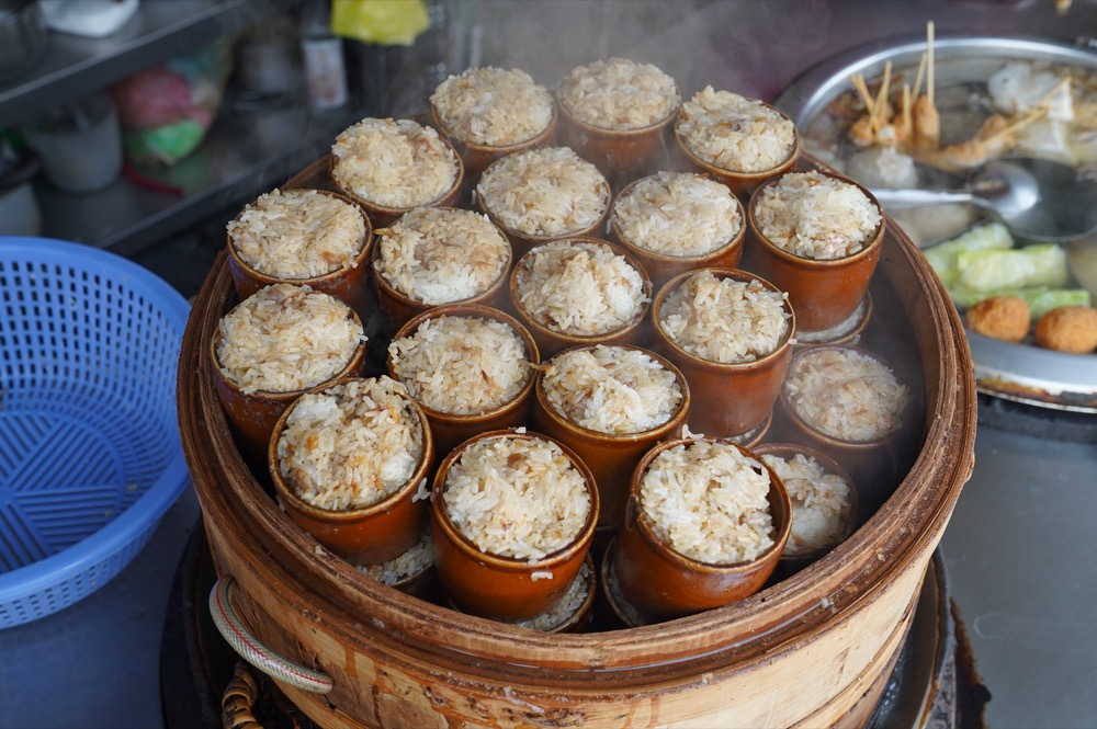 美食／台中東勢美食 崎頭肉丸筒仔米糕｜獨特「陶瓷蒸米糕」用料實在　滿滿蝦米香氣