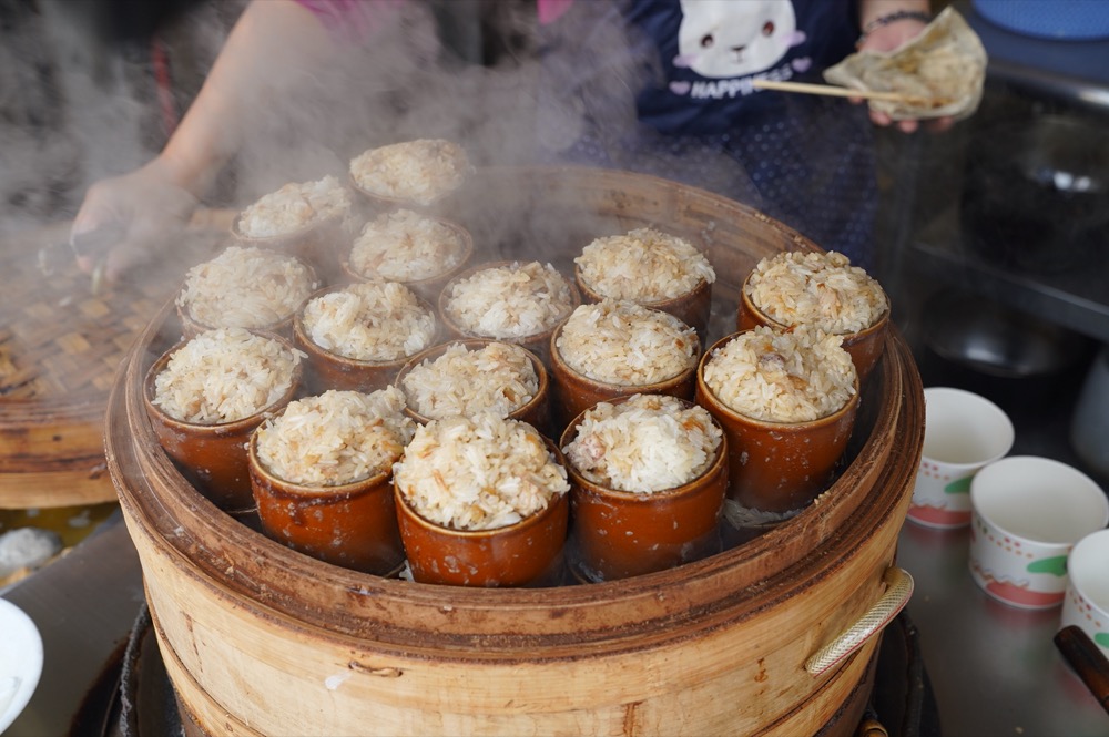 美食／台中東勢美食 崎頭肉丸筒仔米糕｜獨特「陶瓷蒸米糕」用料實在　滿滿蝦米香氣