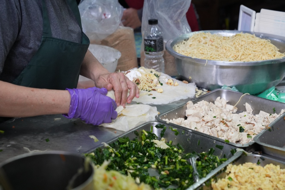 蕭家春捲｜嘉義在地人也愛的60年老店！海量麵條包入春捲太滿足