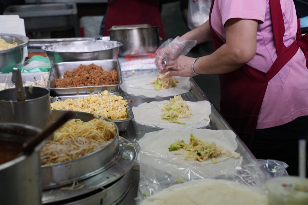 蕭家春捲｜嘉義在地人也愛的60年老店！海量麵條包入春捲太滿足