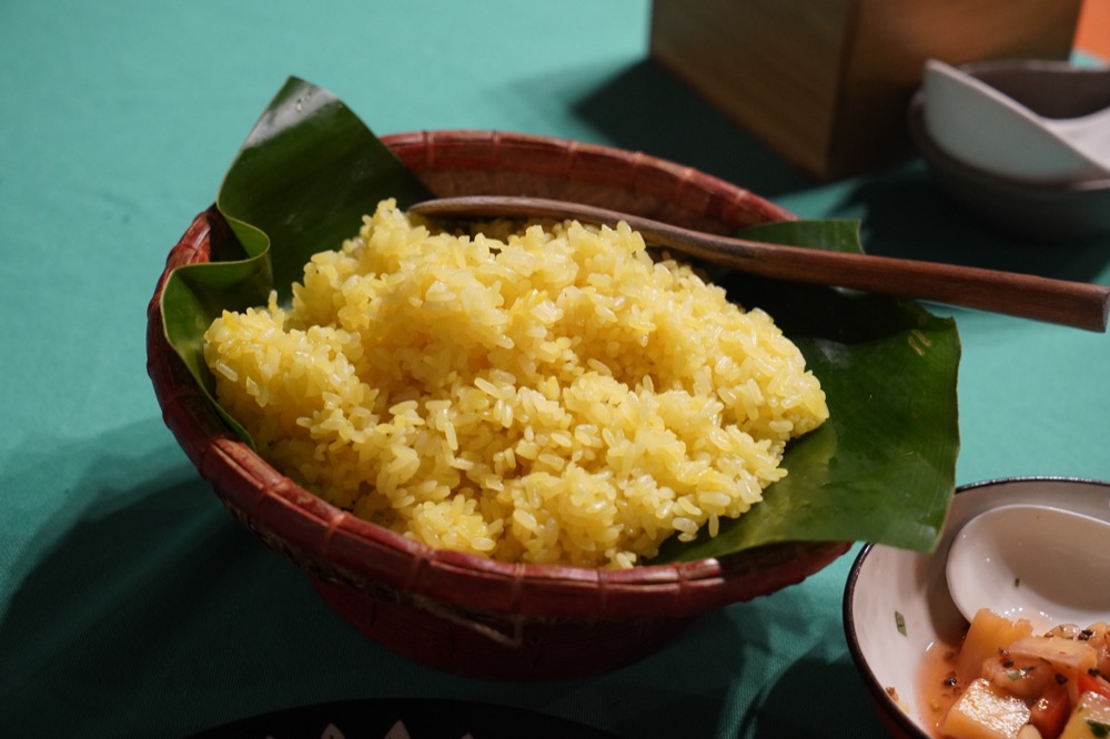 在地人也愛！無菜單獨特部落風味　「薑黃糯米飯配山豬肉」簡直米飯小偷