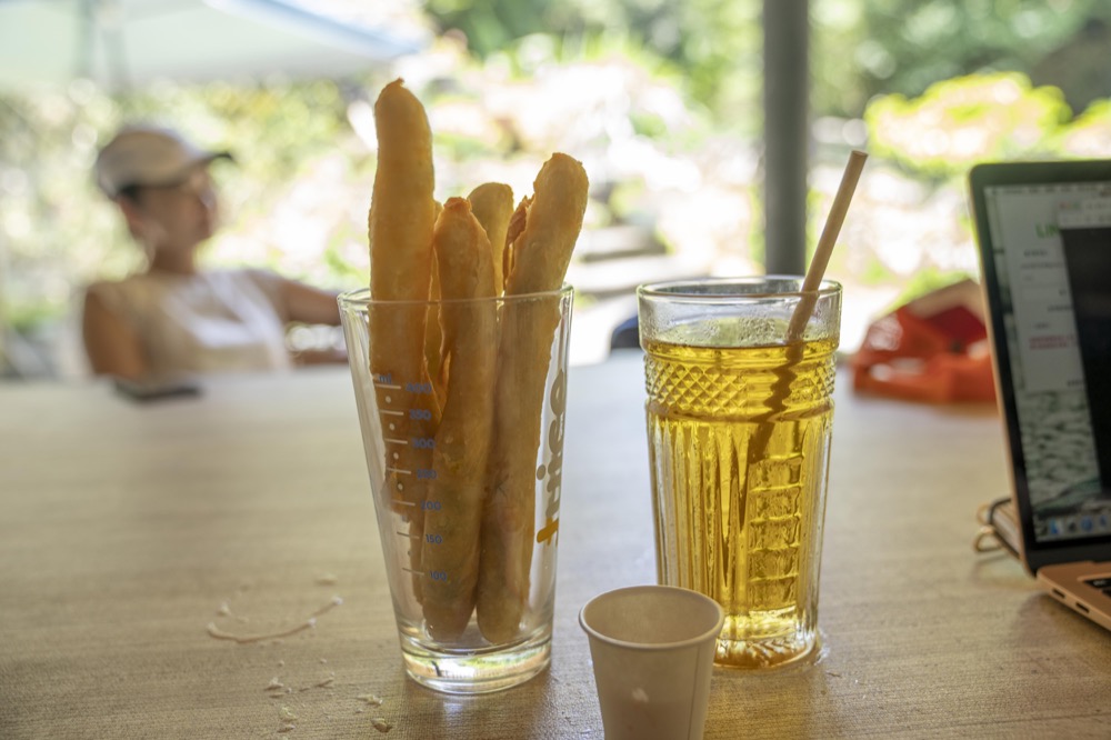 平溪美食 老玩童礦坑咖啡│極嫩牛肉麵、棒狀蔥油餅，一周僅賣三天還不能預約！