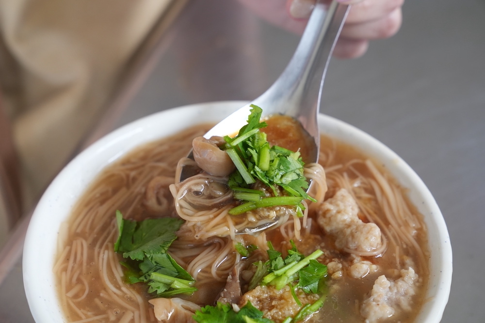 桃園美食 仙紅麵線羹｜「大腸麵線」飄香逾20年　佛心銅板價「整碗盛滿滿」高CP值先收藏！