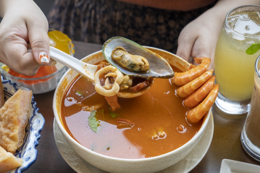 美食／桃園美食 饗泰多｜一秒飛泰國！統領百貨人氣必吃「饗泰多」　五大經典菜系一次吃足！