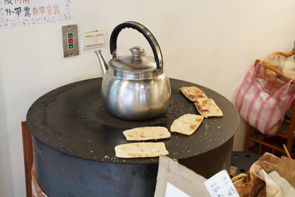 基隆平實豆漿　在地人的早餐！古早味爐烤燒餅酥脆欠吃